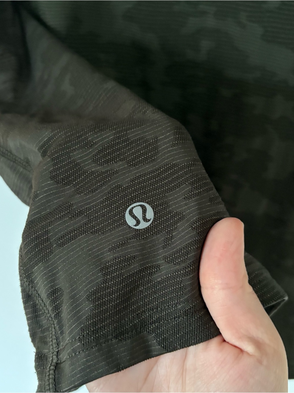 Lululemon Camo Short Sleeve Activewear Top | Dark Olive Green Camouflage Size 8 - Picture 5 of 5